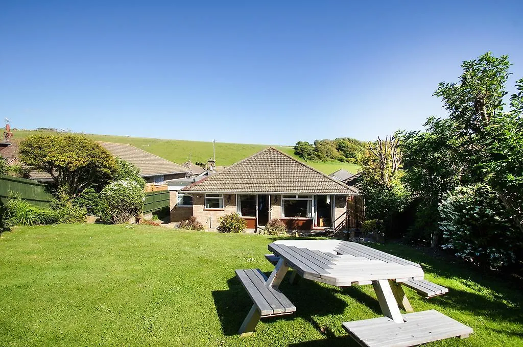 Dean Court Garden - Parking - By Brighton Holiday Lets
