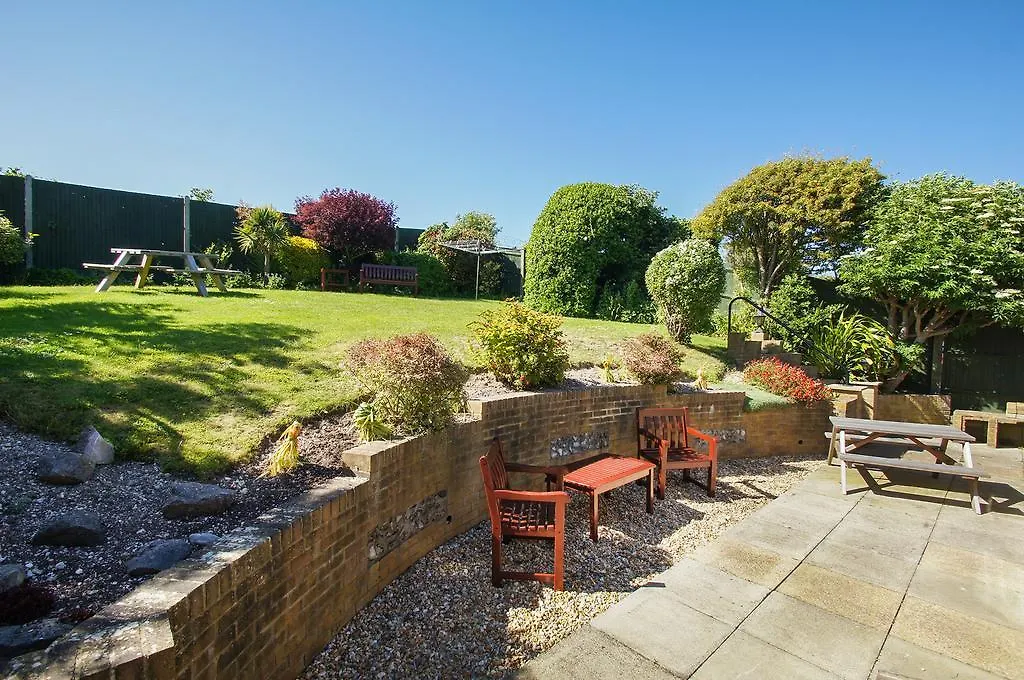 Dean Court Garden - Parking - By Brighton Holiday Lets 0*,