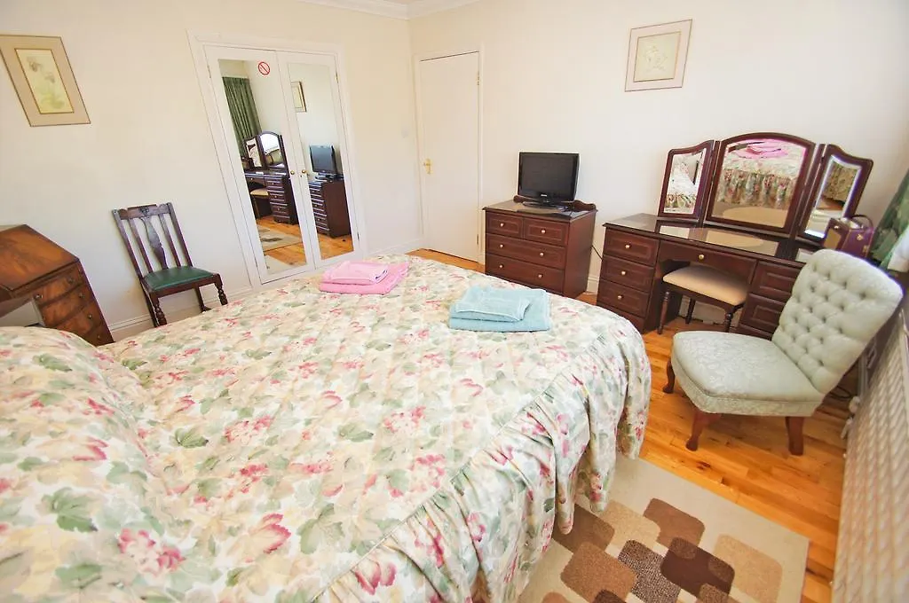 Dean Court Garden - Parking - By Brighton Holiday Lets Holiday home