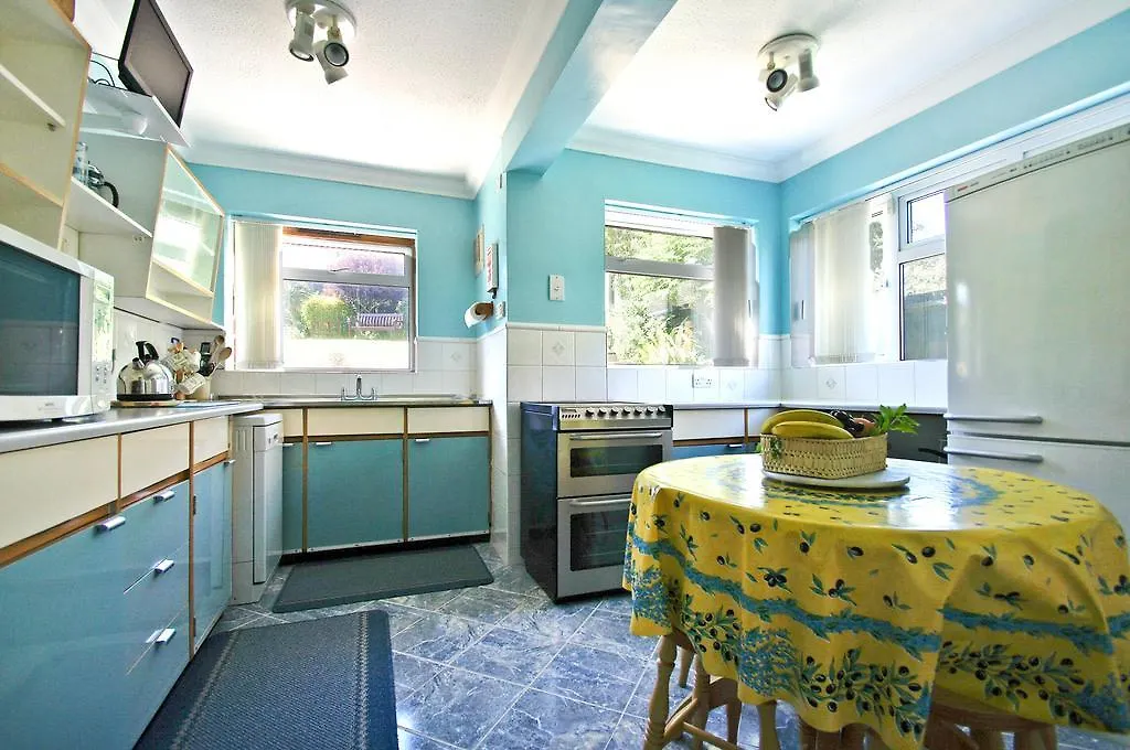 Dean Court Garden - Parking - By Brighton Holiday Lets Holiday home