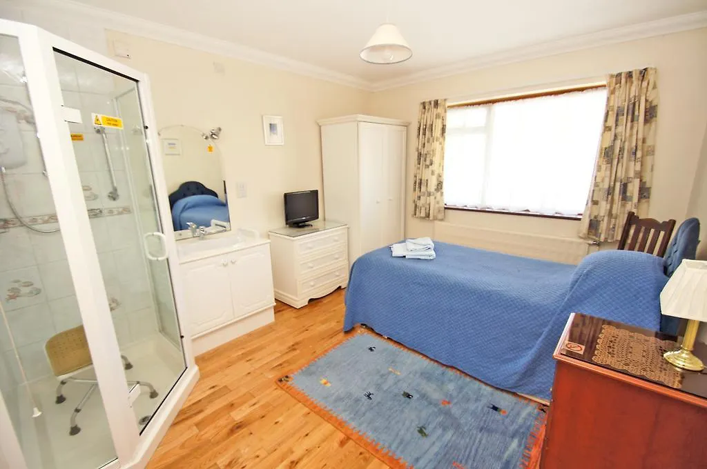 Dean Court Garden - Parking - By Brighton Holiday Lets United Kingdom