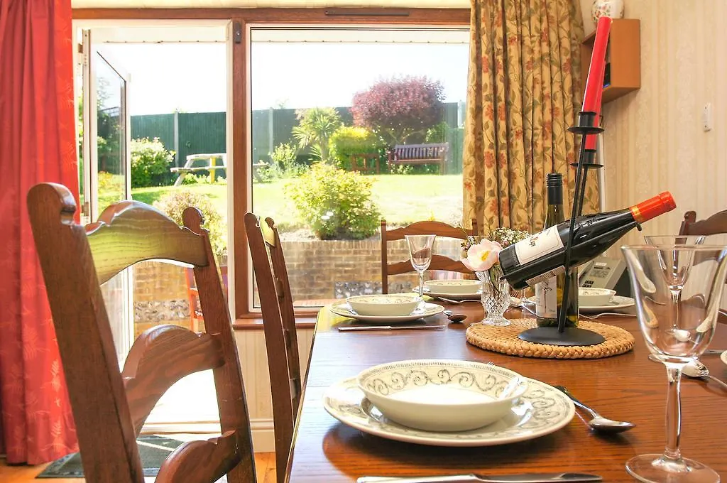 Holiday home Dean Court Garden - Parking - By Brighton Holiday Lets