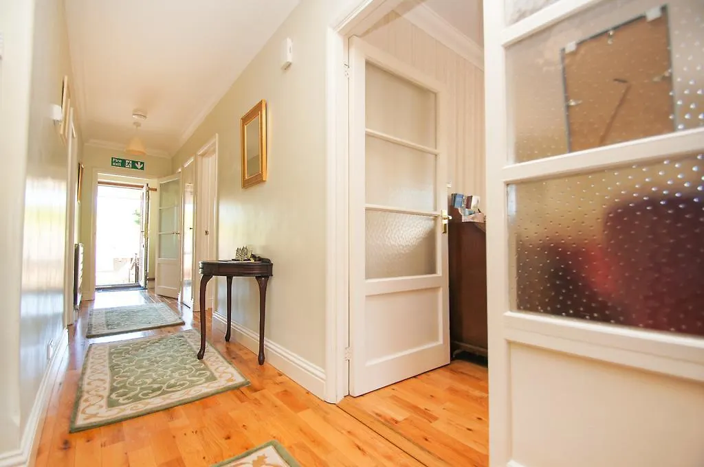 Dean Court Garden - Parking - By Brighton Holiday Lets