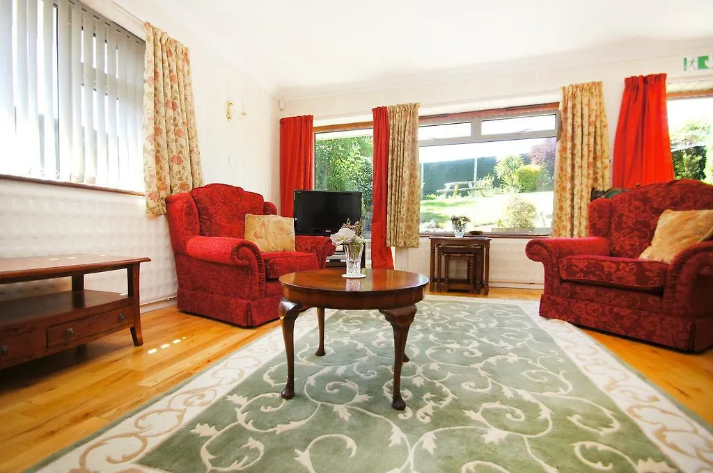 Dean Court Garden - Parking - By Brighton Holiday Lets 0*,